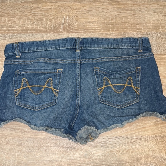 Mossimo Supply Co. Cut-Off Shorts - Size 17 - Picture 3 of 6